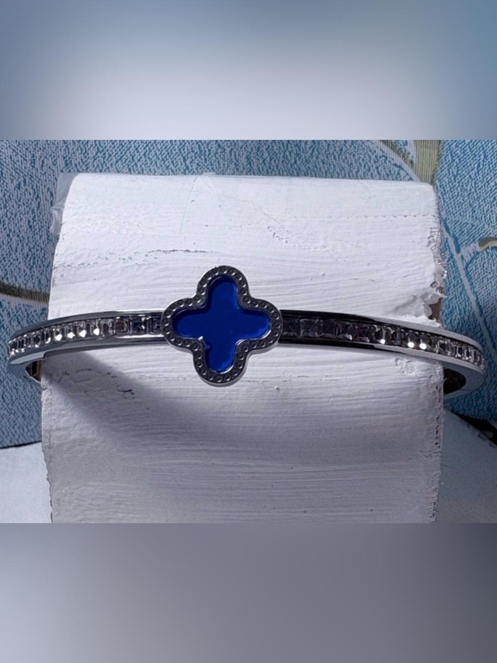 Blue Clover Motif Silver Bangle Bracelet: Fashion brand. NWOT